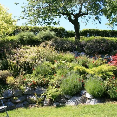 Helle Bei Mit Terrasse